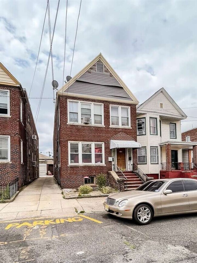 Foto del edificio - 275 Linden Ave