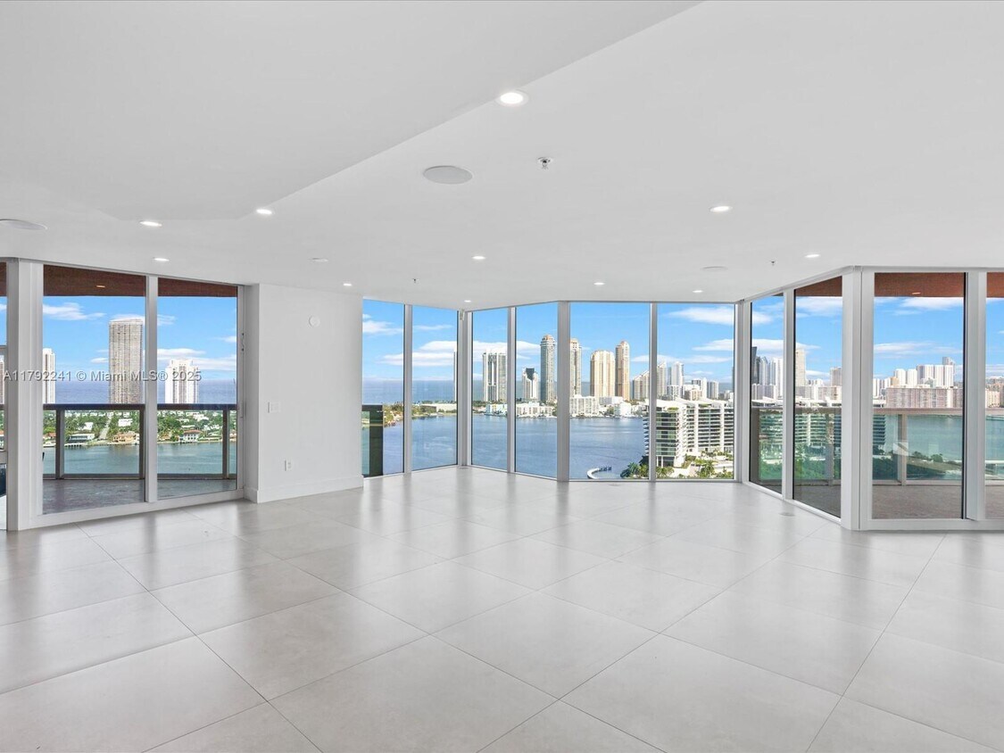 Foto principal - 3370 Hidden Bay Dr