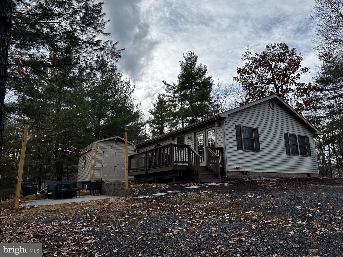 16 Locust Ln, Mount Jackson, VA 22842 House Rental in Mount Jackson