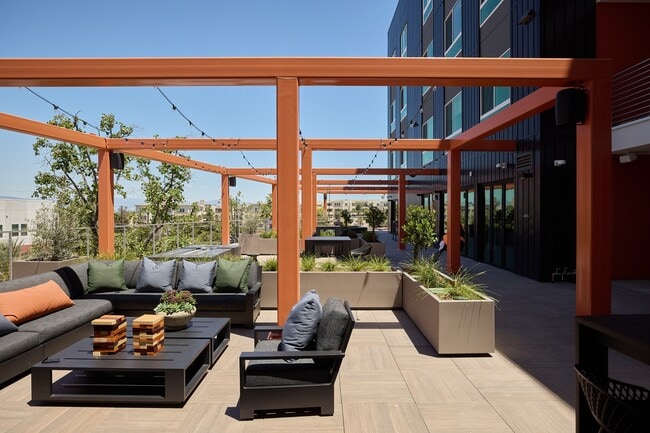 The Terrace - The Q De Soto