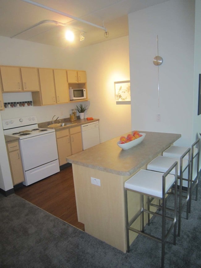 Building Photo - Humbucker Apartments