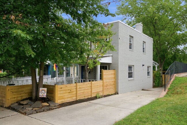 Foto del edificio - 1317 Pendleton St