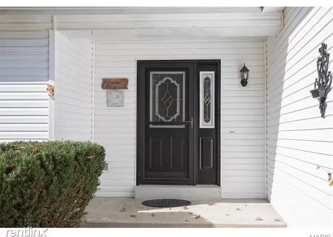 Building Photo - 879 Hardcastle Dr