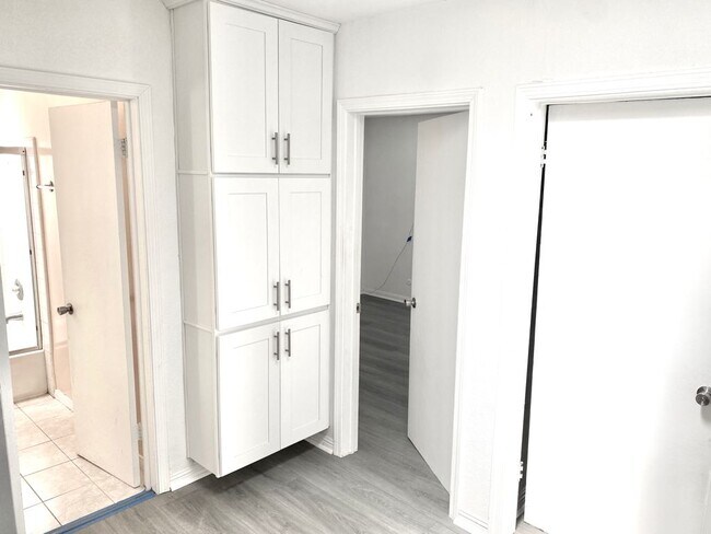 Foto del edificio - 5869 Dauphin Ave