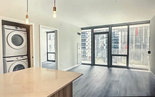 Building Photo - 347 E Wacker Dr