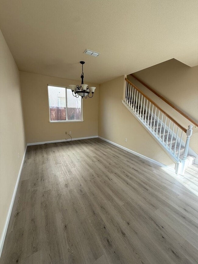 Foto del edificio - Come Check out this Lovely 4 Bedroom 2.5 B...