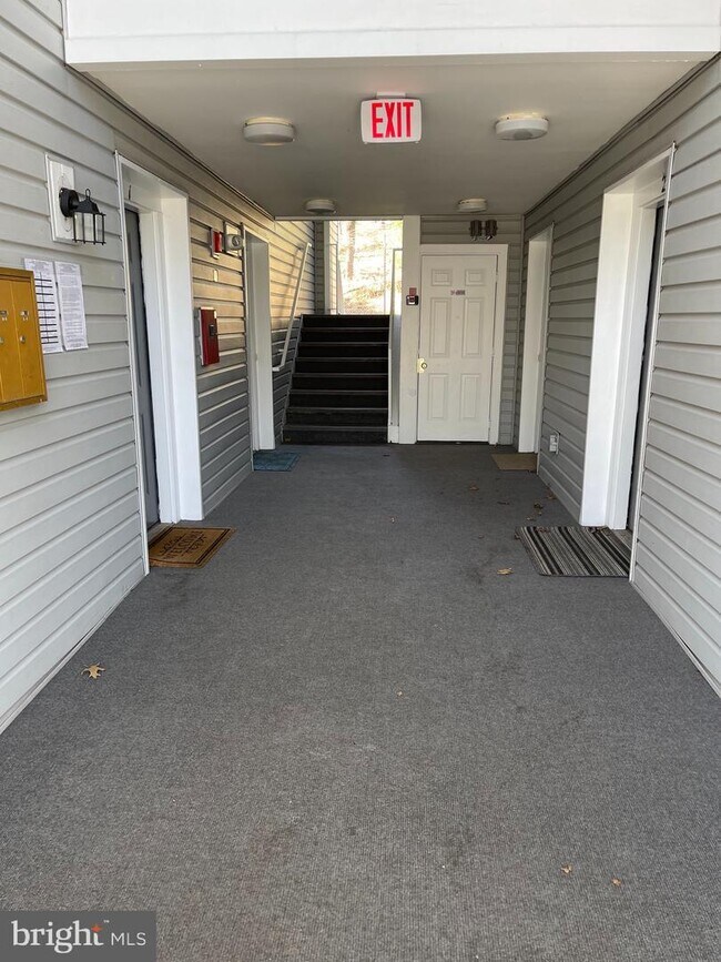 Building Photo - 14018 Valleyfield Dr
