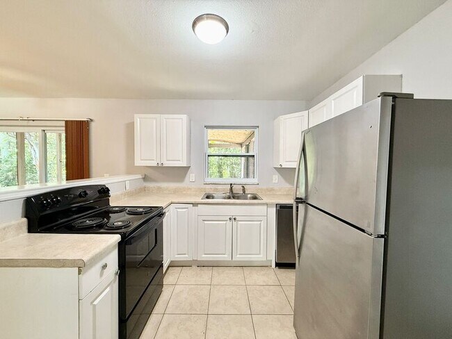 Foto del edificio - 15657 Waverly St