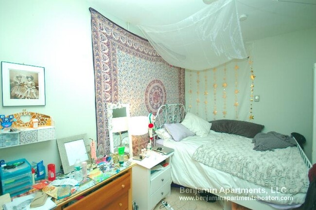 Building Photo - 883 Huntington Ave