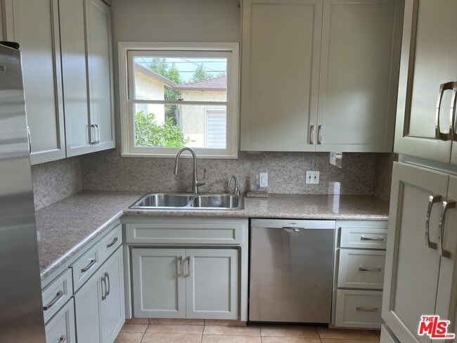 Foto del edificio - 6467 W 85th St