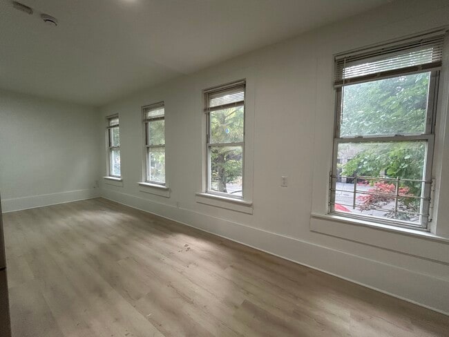 Building Photo - 2301 N Leavitt St