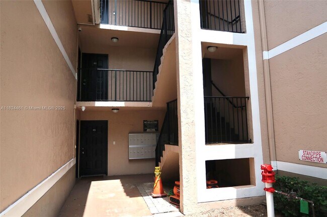 Foto del edificio - 8801 Wiles Rd