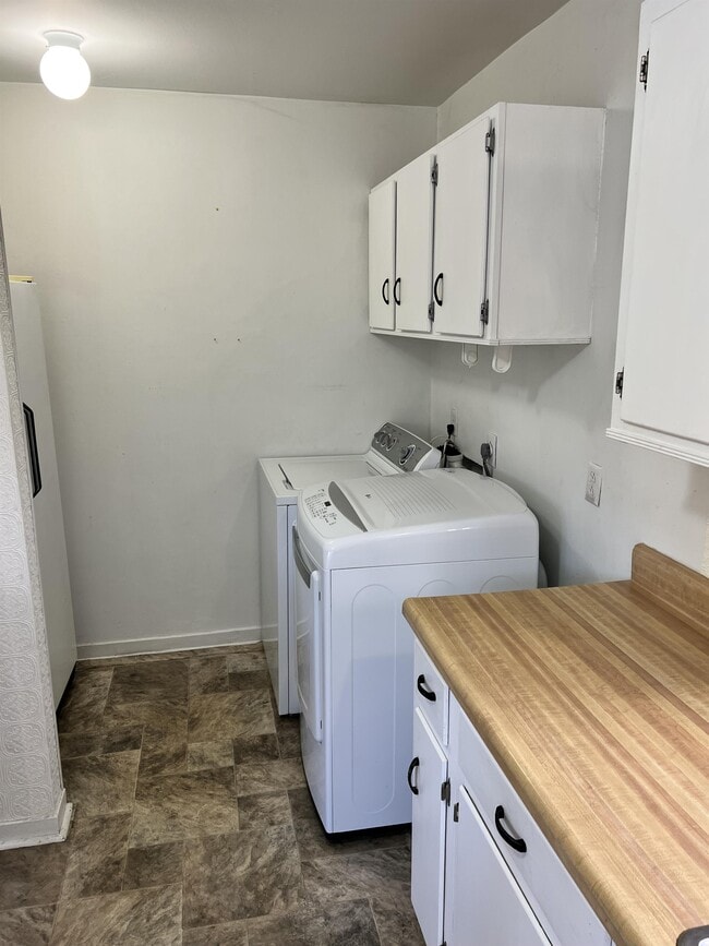 Building Photo - 3122 Commander Dr