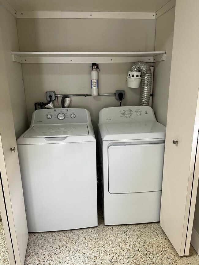 Building Photo - 454 Grand Canal Dr