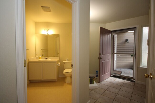 Building Photo - Urban Townhouse Overlooking Judkins Park