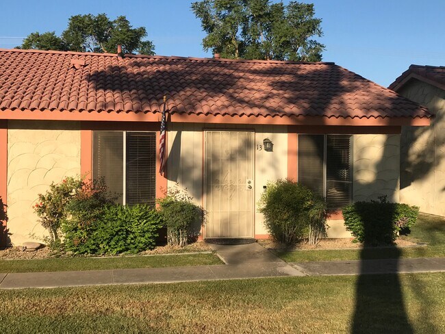 Foto del edificio - 82075 Country Club Dr