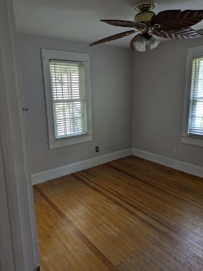 Foto del edificio - 3bd/1ba Cottage on private street with a s...