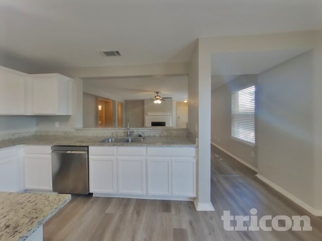 Building Photo - 612 Rockbrook Dr