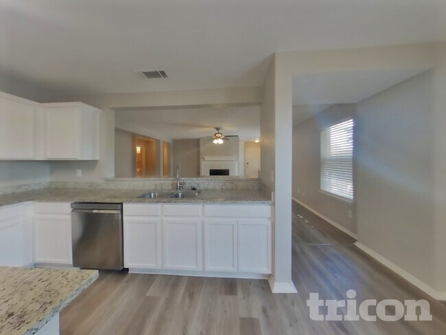 Foto del edificio - 612 Rockbrook Dr