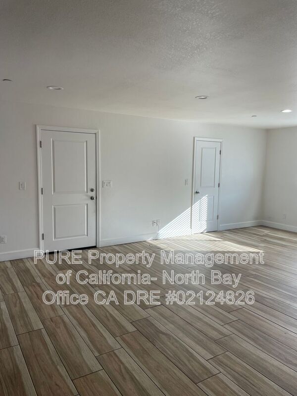 Building Photo - 700 El Rio St