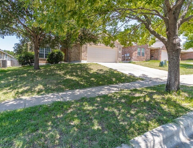 Foto del edificio - 2005 Rachel Ln