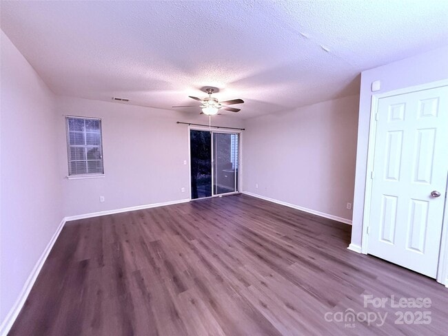 Foto del edificio - 9119 Exbury Ct