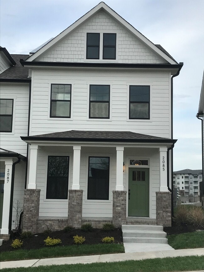 Building Photo - 2085 Oakwood Ave