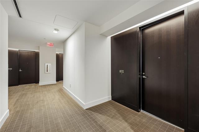 Foto del edificio - 2408 Victory Park Ln