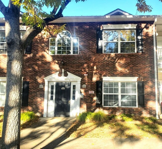 Building Photo - Coming Soon! Lake-area living, 2 Bedroom Apartment