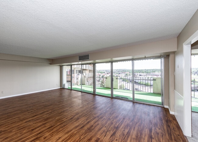 Foto del edificio - 411 Lakewood Cir