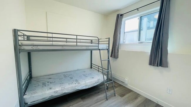 Building Photo - 224 Hamm Cres