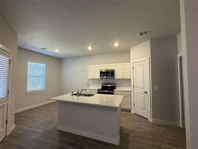 Foto del edificio - 17900 Lantana Loop