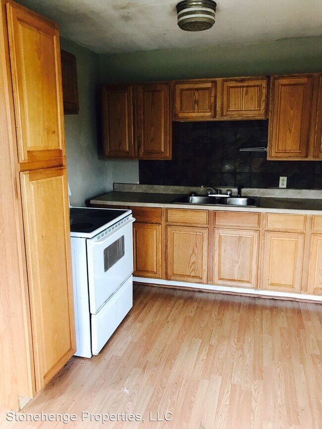 Building Photo - 2 br, 1 bath House - 401 W. Elm St