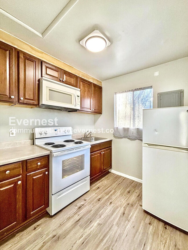 Building Photo - 6489 Rainbow Heights Rd