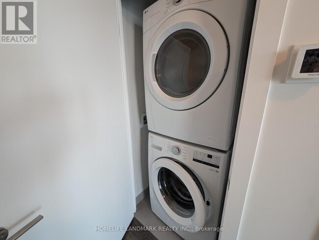 Photo du bâtiment - 430-4430 Square One Dr