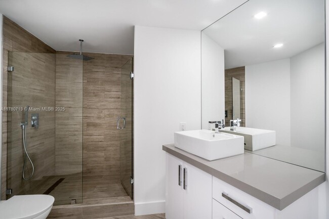 Foto del edificio - 720 NE 69th St