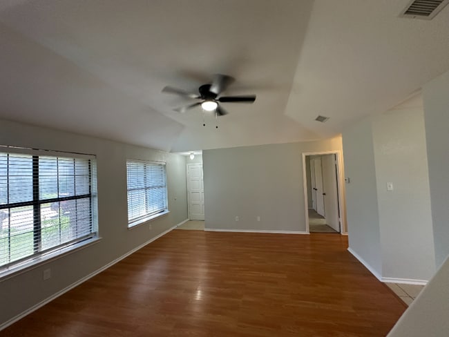 Photo - 319 Shea St Apartment