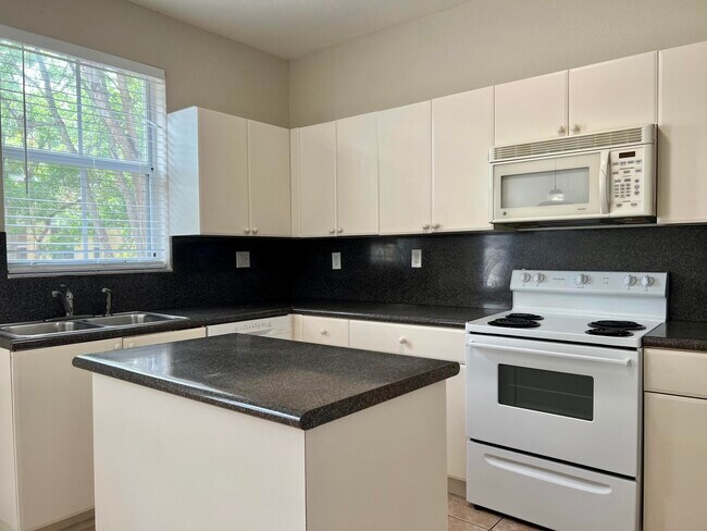 Building Photo - 3507 Shoma Dr