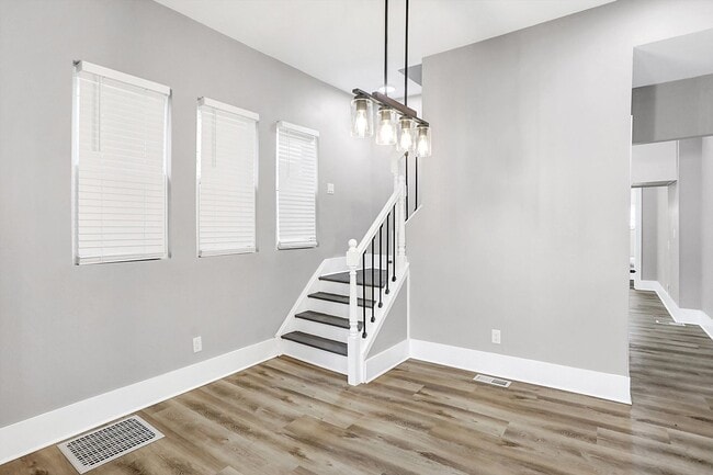 Building Photo - 835 New