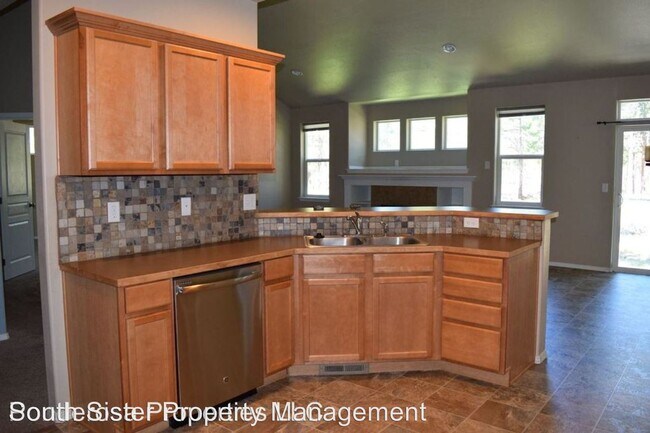 Building Photo - 4 br, 2.5 bath House - 1630 W Williamson Ave