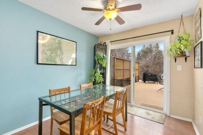 Building Photo - 309 Mae St