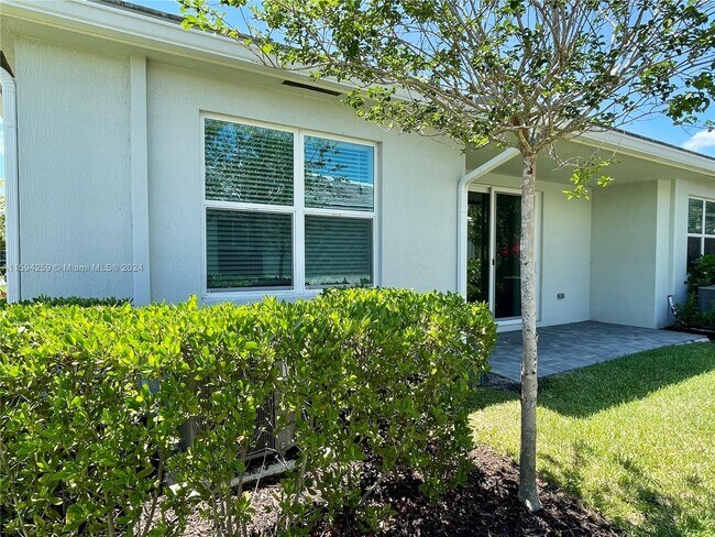 Building Photo - 14492 Highland Center Way