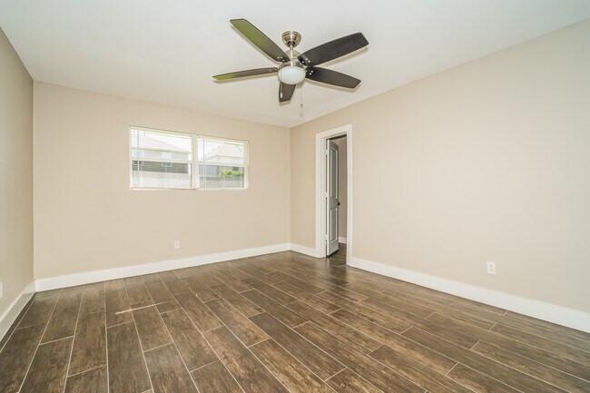 Building Photo - 10074 Woodhollow Dr