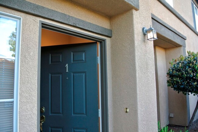 Foto del edificio - 2Bed/2Bath Condo off Douglas in Oceanside~...