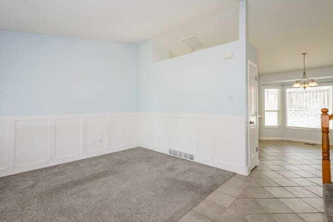 Foto del edificio - Tri-Level in Lehi's Ridge Neighborhood with RV Parking and a Finished Basement Suite