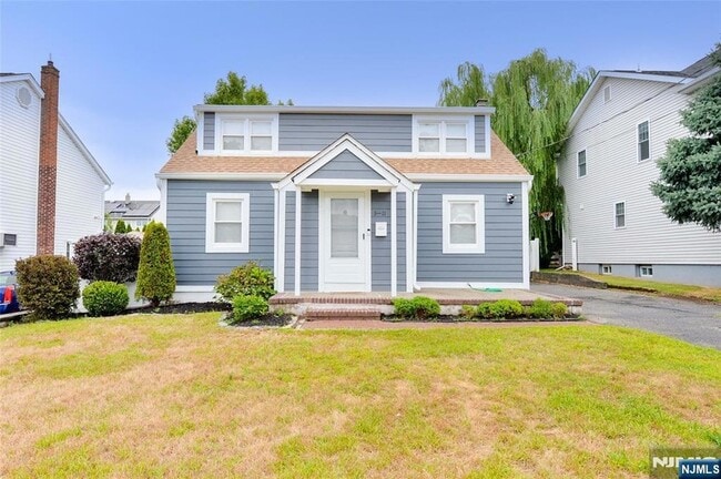 3-11 Lyons Avenue Unit 1X - 3-11 Lyons Avenue Unit 1X House