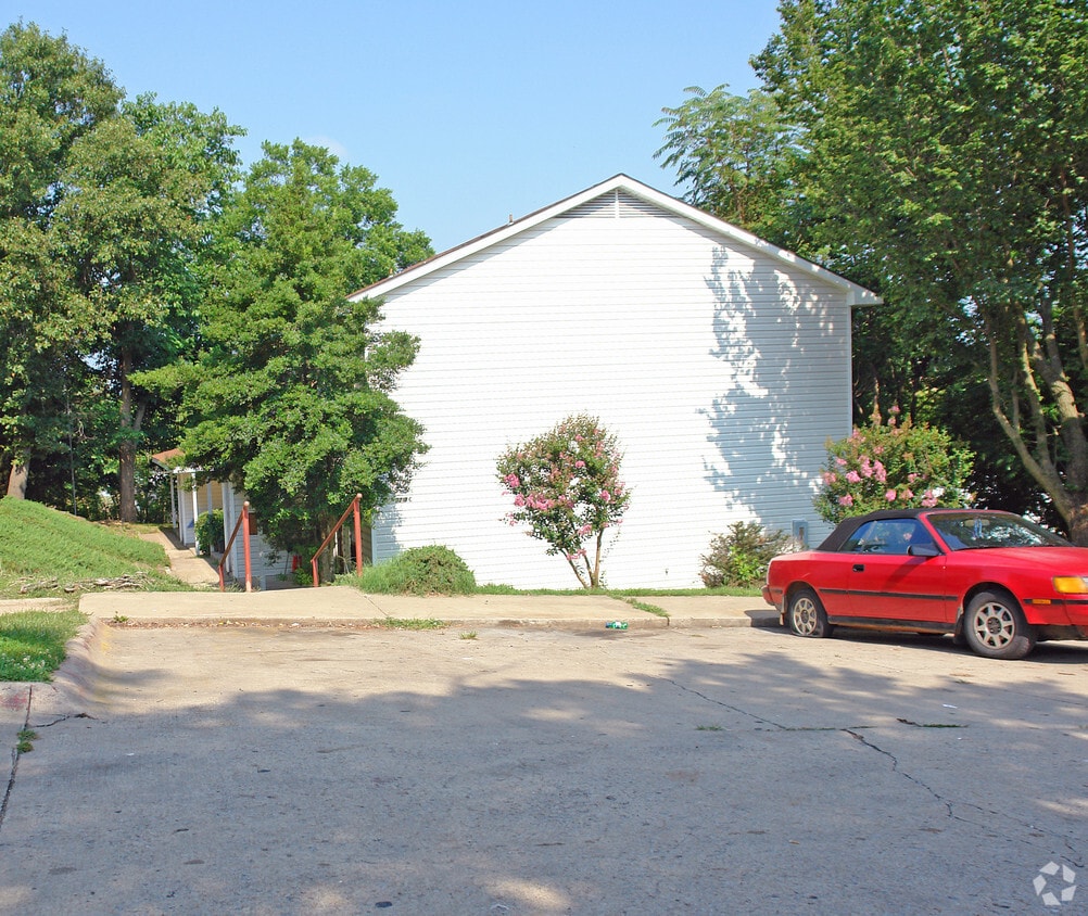 Primary Photo - 3210 S Thompson St