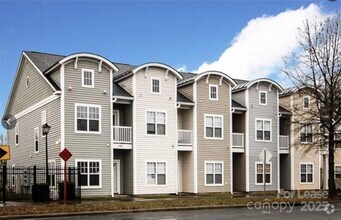 Building Photo - 164 Parkwood Ave