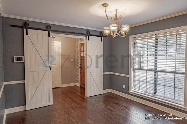 Building Photo - 10926 Mosswood Dr