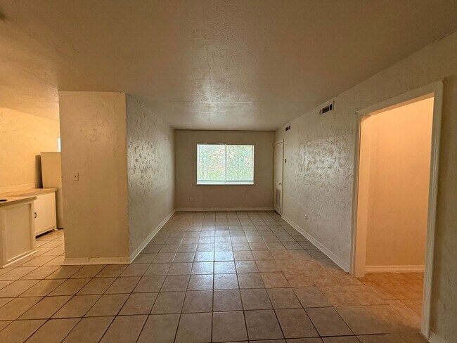 Building Photo - Historic Plaza District Apartment | Walkable Location & Classic Character